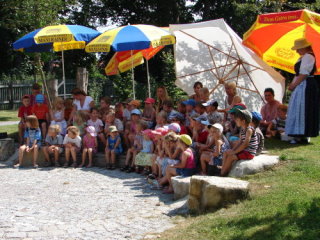 Die Kinder beim Gottesdienst